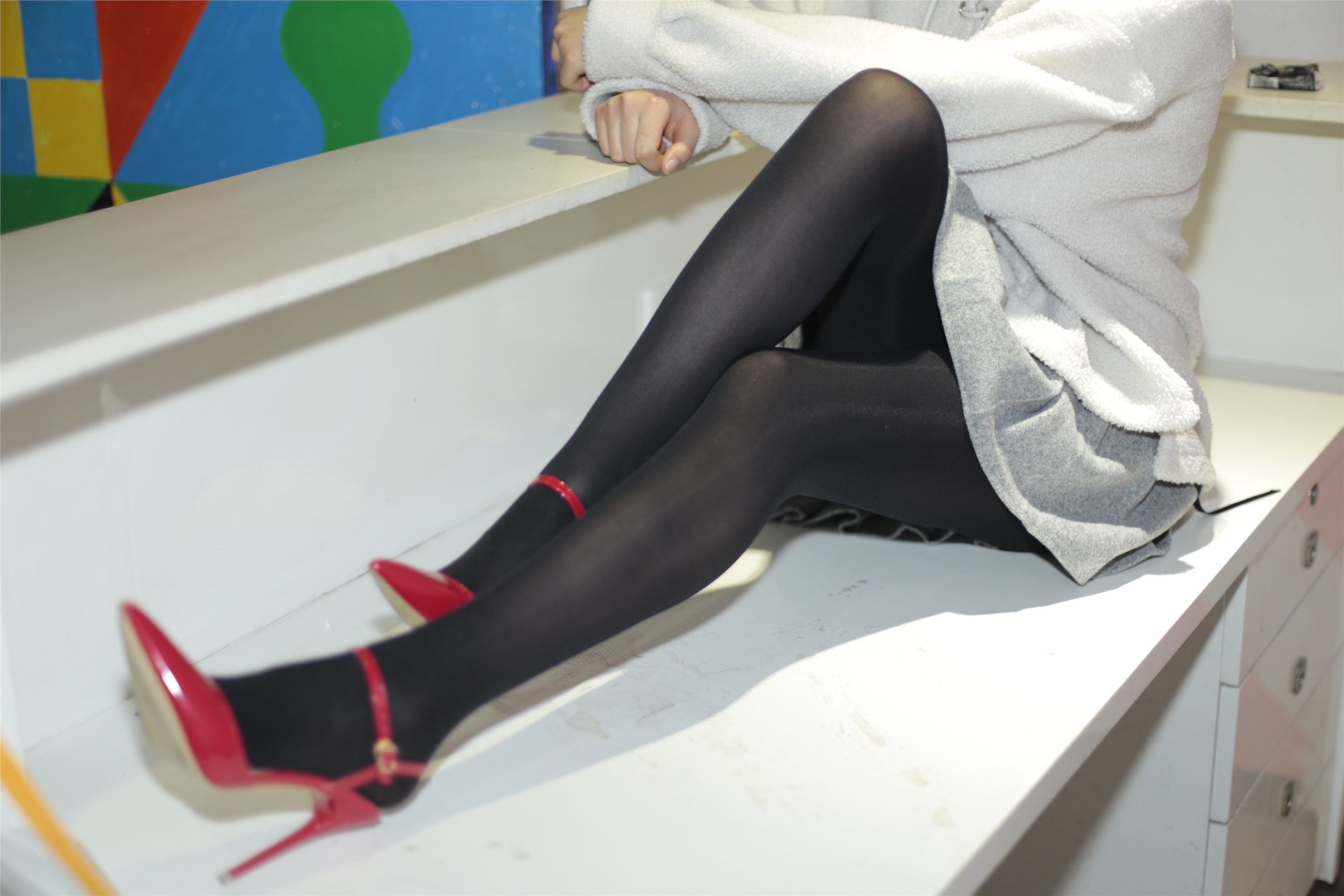 奈丝写真 NO.077 猫璃-纯黑的丝 正红的鞋